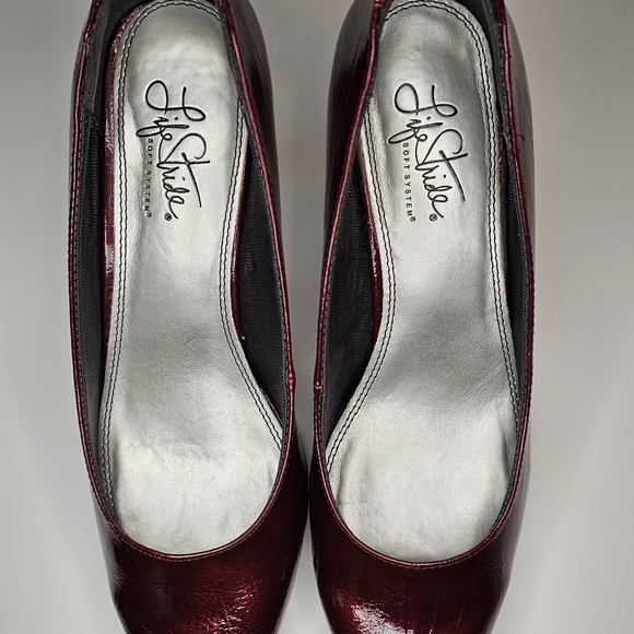 Life Stride, Venom Red Pumps, Size 8 - Picture 5 of 7